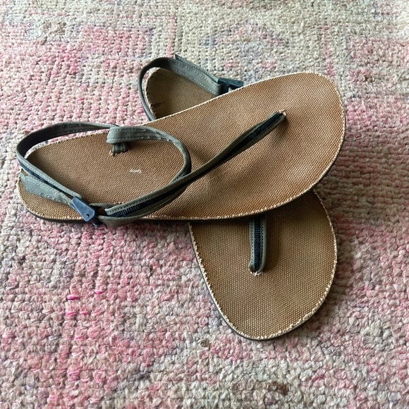 Earth Runners Sandals - Picture 2 of 5